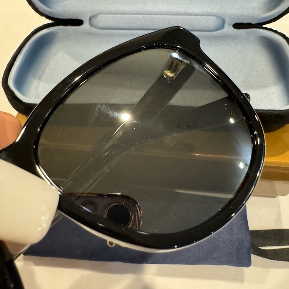 Authentic Gucci sunglasses - Picture 4 of 11